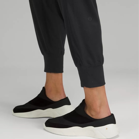 Lululemon Ready to Rulu Jogger *Black - Picture 4 of 5